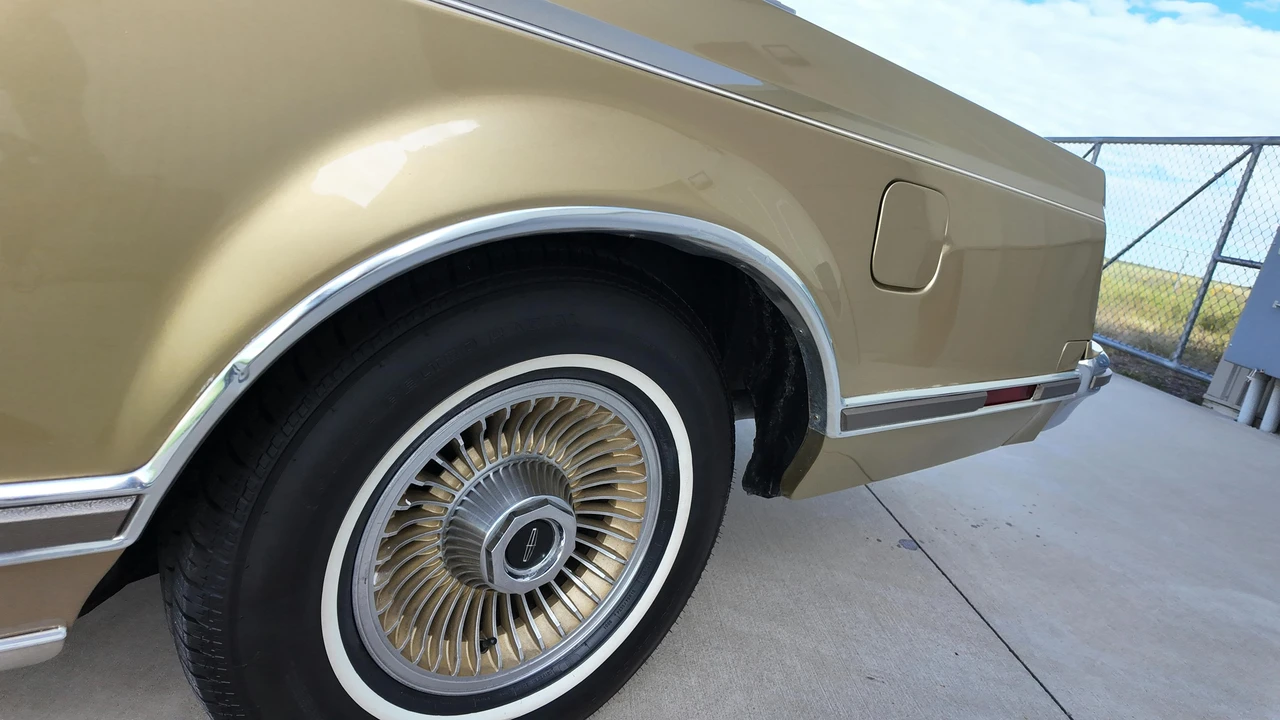 1978 Lincoln Continental 5th Gen - Image 14 of 31
