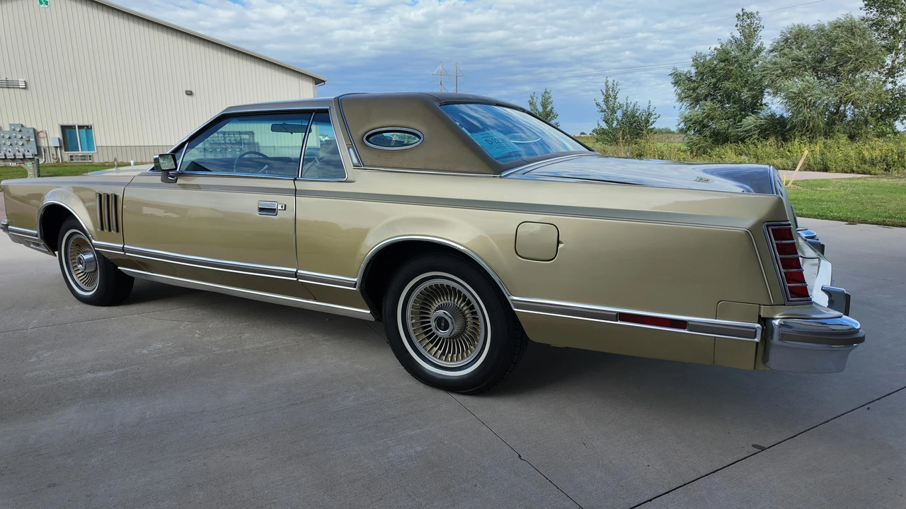 1978 Lincoln Continental 5th Gen - Image 4 of 31