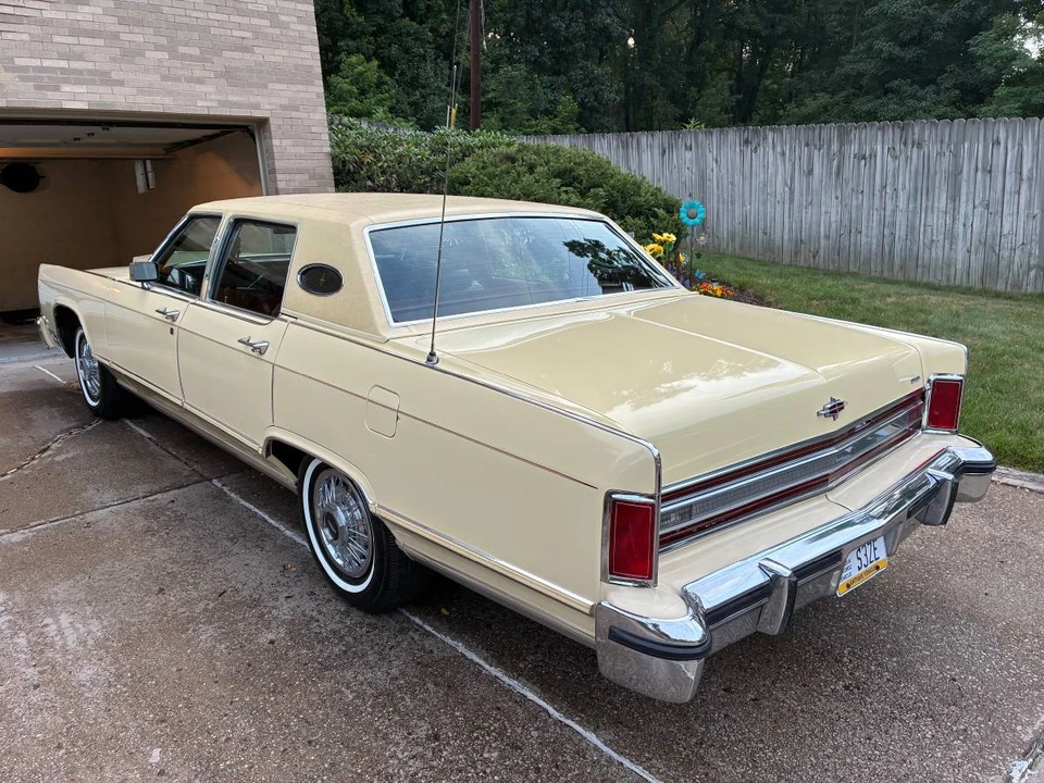 1978 Lincoln Continental 5th Gen - Image 10 of 14