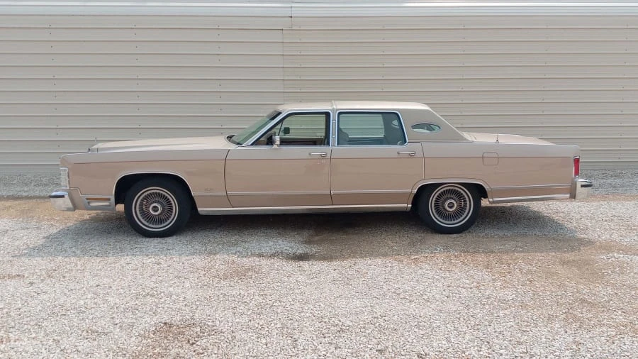 1978 Lincoln Town Car - Image 2 of 13