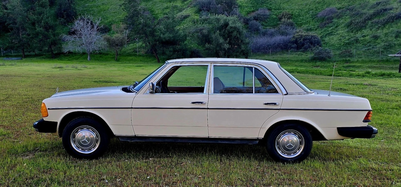1978 Mercedes-Benz W123 Sedan - Image 16 of 24