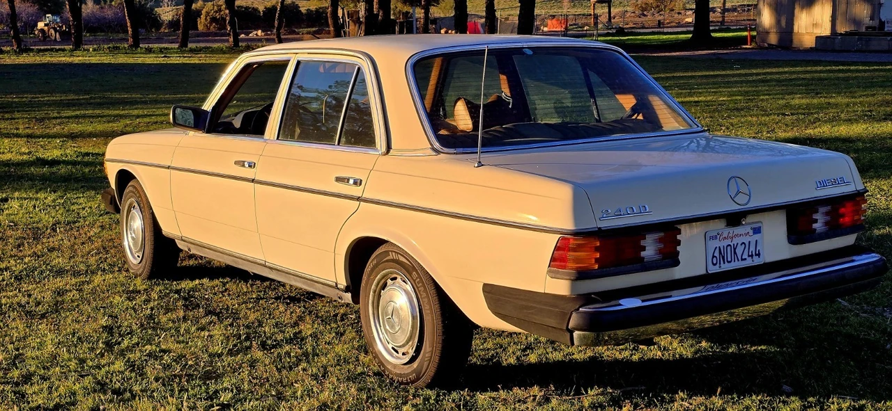 1978 Mercedes-Benz W123 Sedan - Image 5 of 24