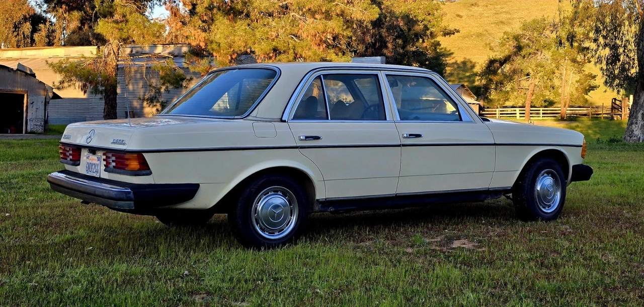 1978 Mercedes-Benz W123 Sedan - Image 7 of 24