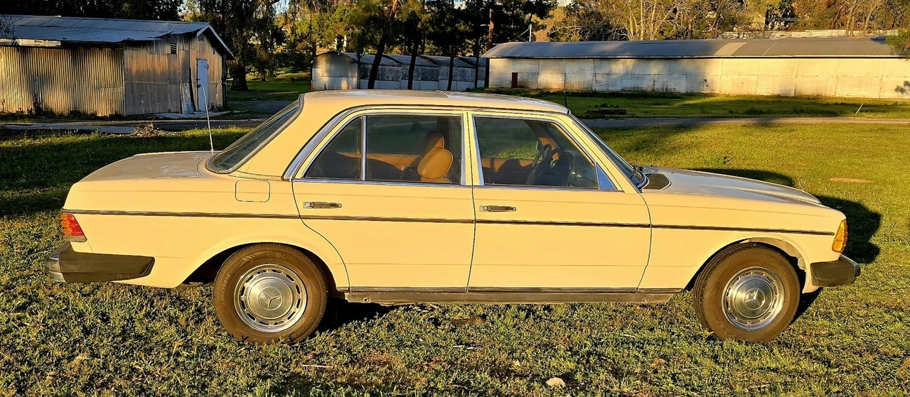 1978 Mercedes-Benz W123 Sedan - Image 15 of 24