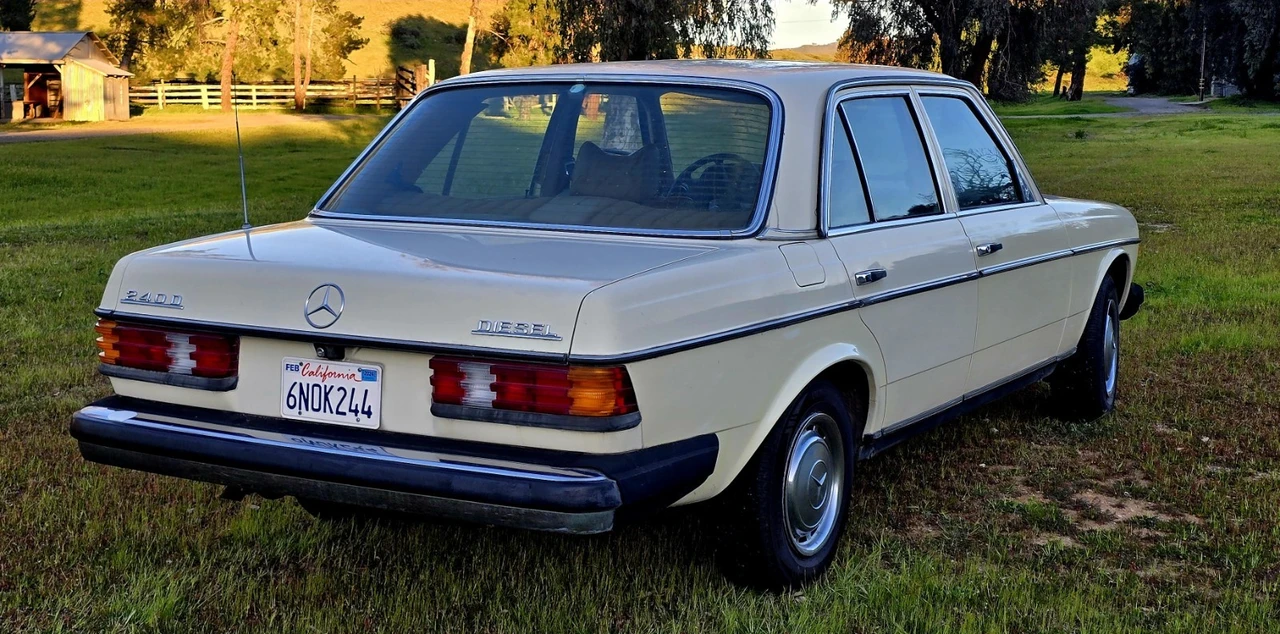 1978 Mercedes-Benz W123 Sedan - Image 22 of 24