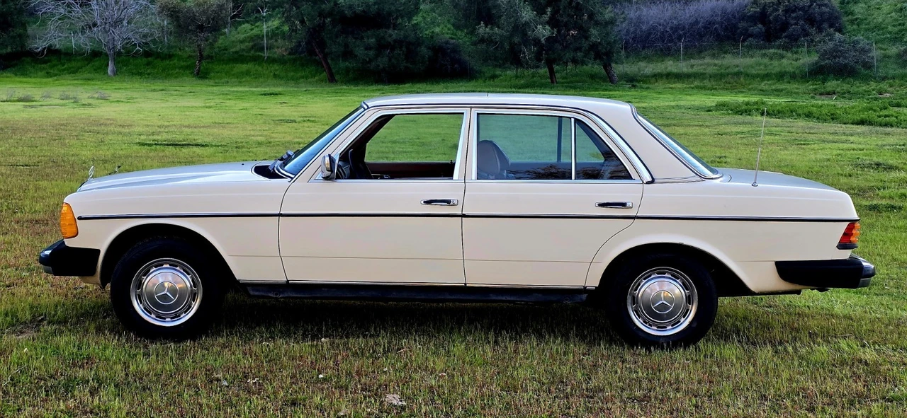 1978 Mercedes-Benz W123 Sedan - Image 4 of 24