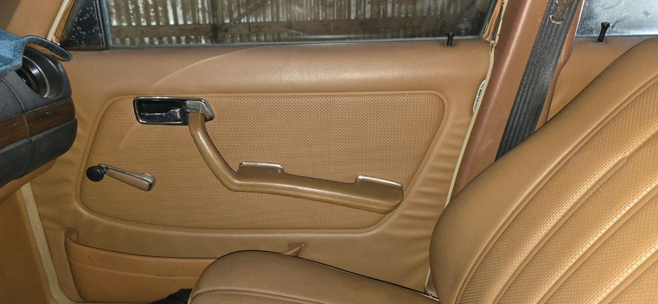1978 Mercedes-Benz W123 Sedan - Image 11 of 24