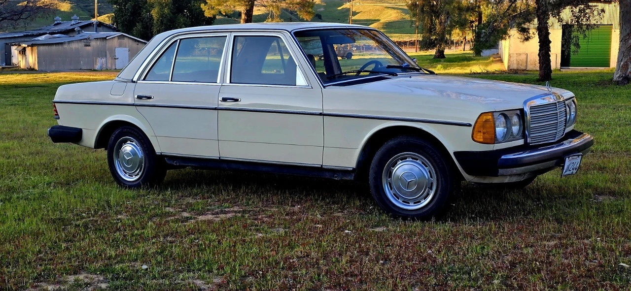 1978 Mercedes-Benz W123 Sedan - Image 3 of 24