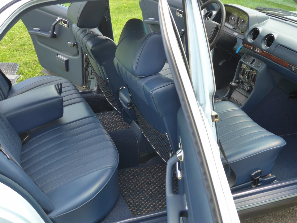 1978 Mercedes-Benz W123 Sedan - Image 10 of 31