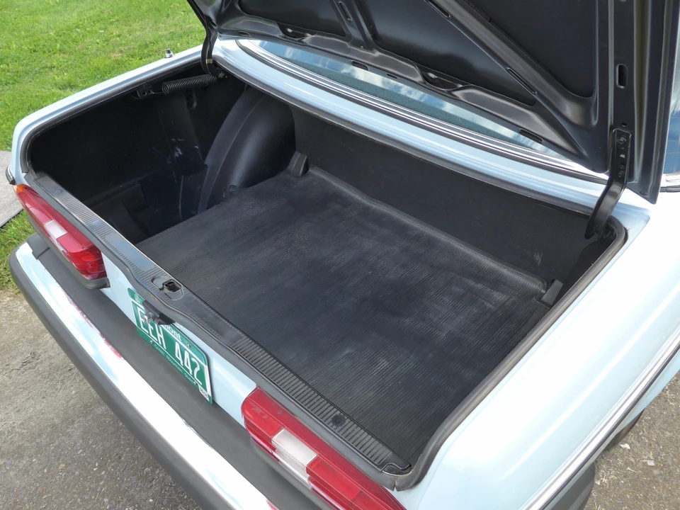 1978 Mercedes-Benz W123 Sedan - Image 14 of 31