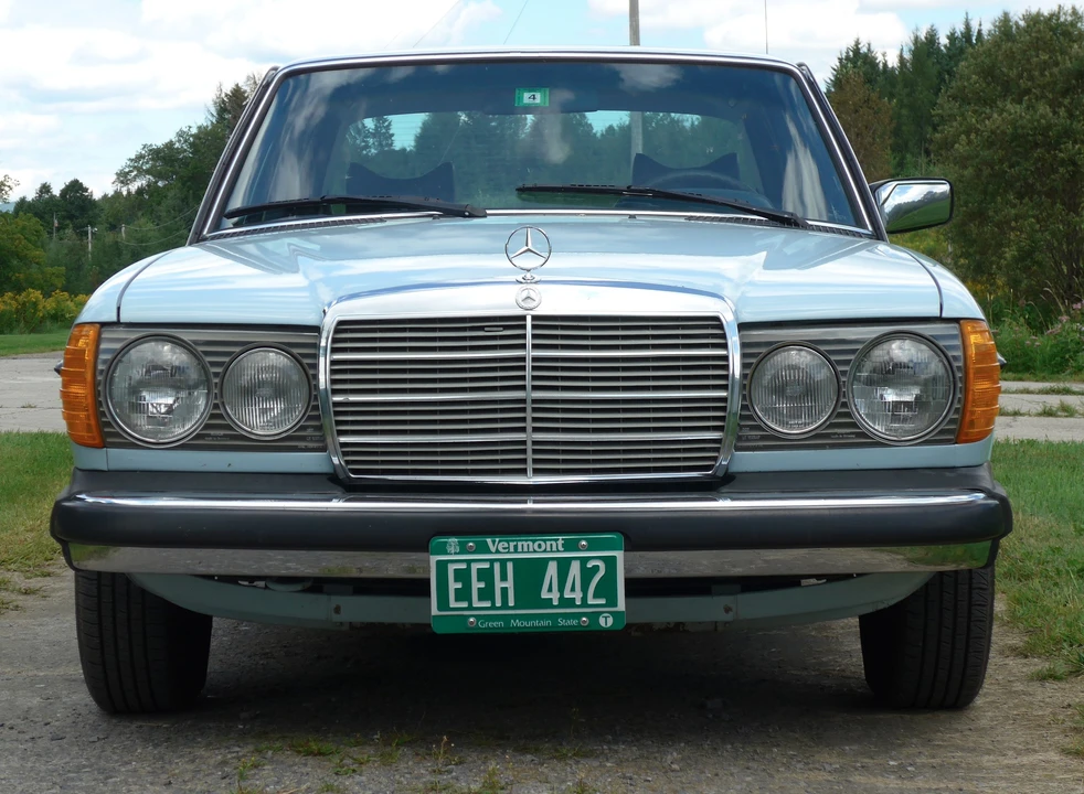 1978 Mercedes-Benz W123 Sedan - Image 2 of 31