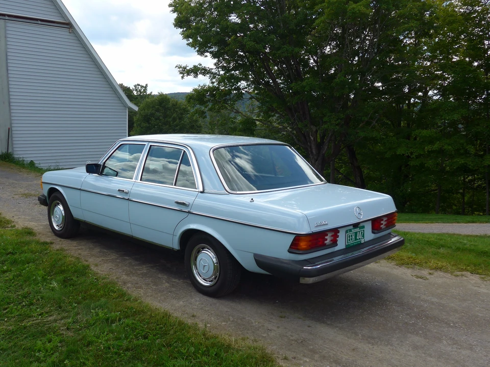 1978 Mercedes-Benz W123 Sedan - Image 4 of 31