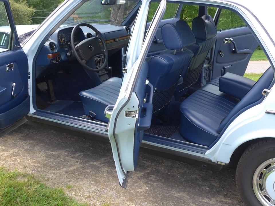 1978 Mercedes-Benz W123 Sedan - Image 9 of 31