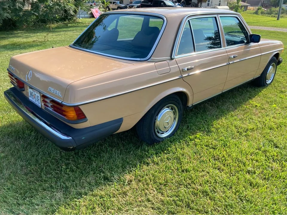 1978 Mercedes-Benz W123 Sedan - Image 4 of 17