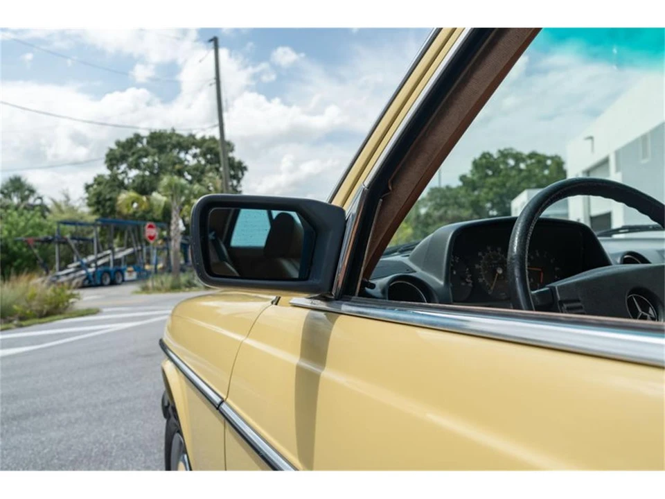 1978 Mercedes-Benz W123 Sedan - Image 21 of 31