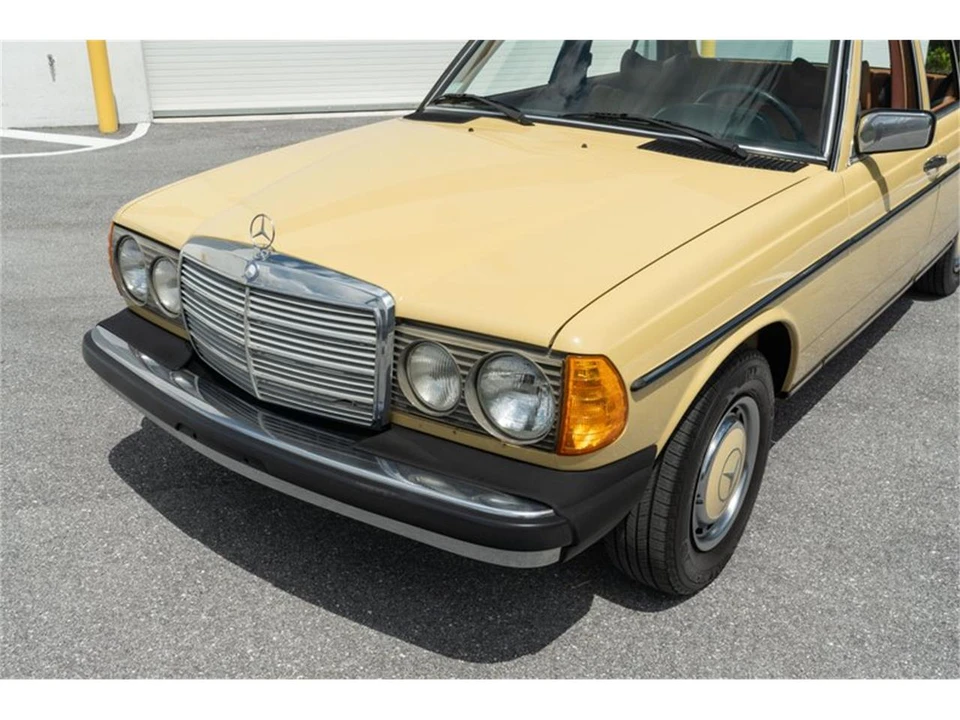 1978 Mercedes-Benz W123 Sedan - Image 6 of 31