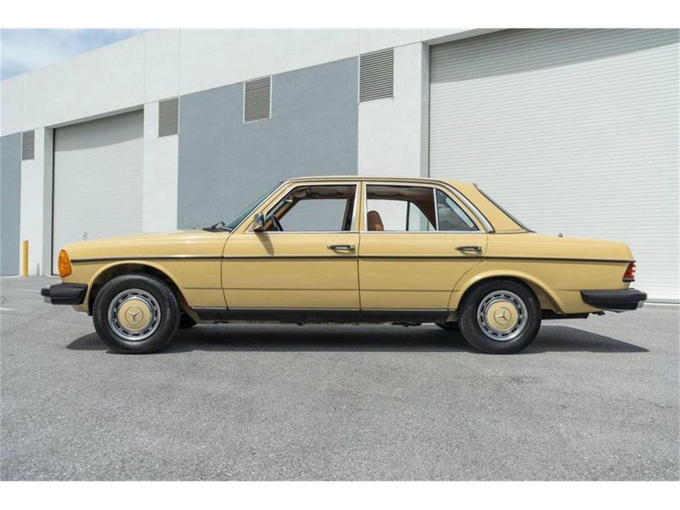 1978 Mercedes-Benz W123 Sedan - Image 17 of 31