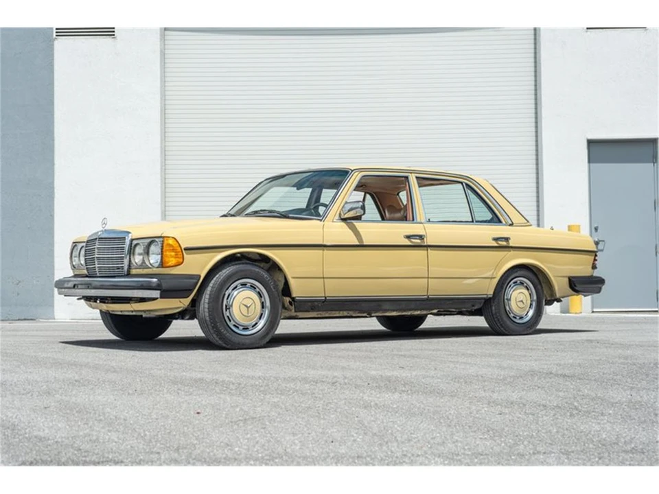 1978 Mercedes-Benz W123 Sedan - Image 2 of 31