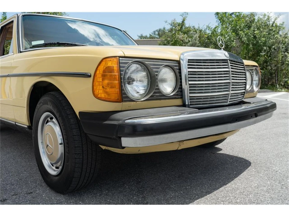 1978 Mercedes-Benz W123 Sedan - Image 7 of 31