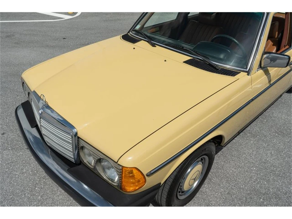 1978 Mercedes-Benz W123 Sedan - Image 12 of 31