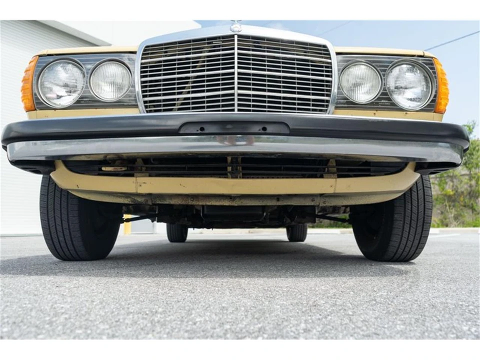 1978 Mercedes-Benz W123 Sedan - Image 28 of 31