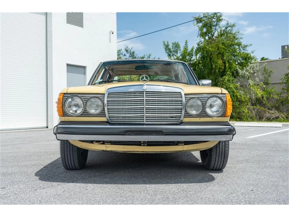 1978 Mercedes-Benz W123 Sedan - Image 3 of 31