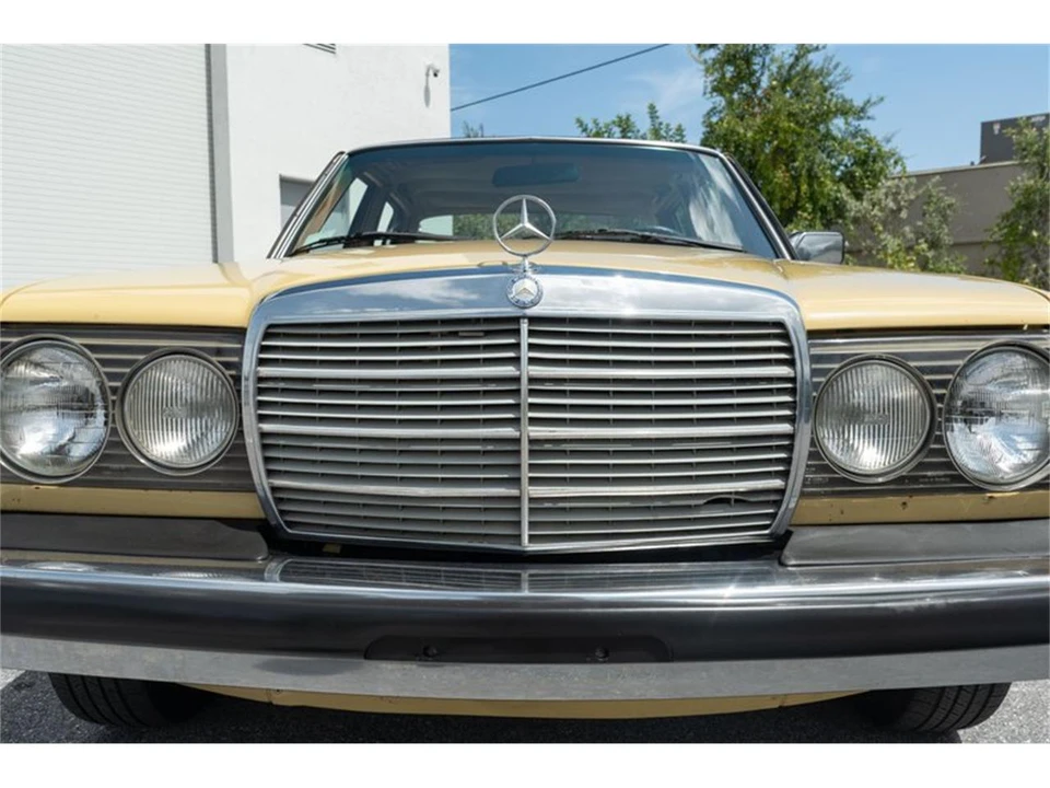 1978 Mercedes-Benz W123 Sedan - Image 9 of 31