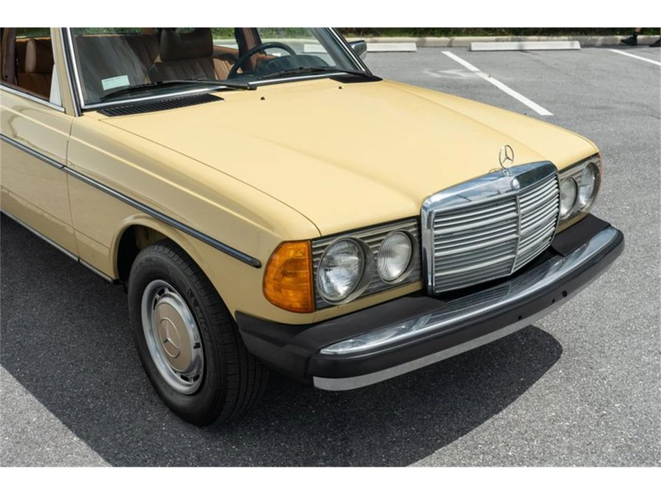 1978 Mercedes-Benz W123 Sedan - Image 4 of 31