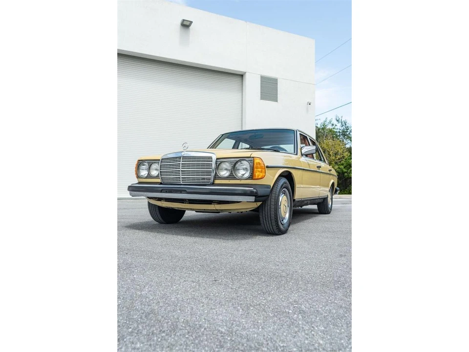 1978 Mercedes-Benz W123 Sedan - Image 30 of 31