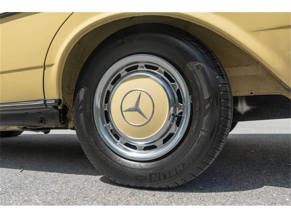 1978 Mercedes-Benz W123 Sedan - Image 25 of 31