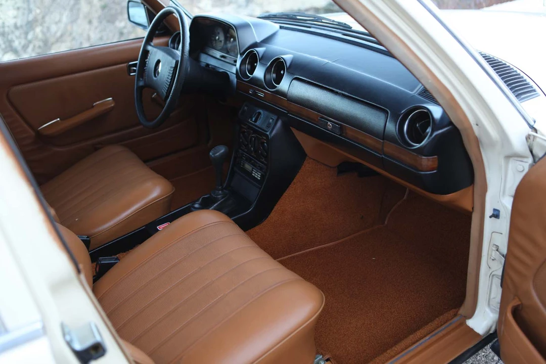 1978 Mercedes-Benz W123 Sedan - Image 22 of 31