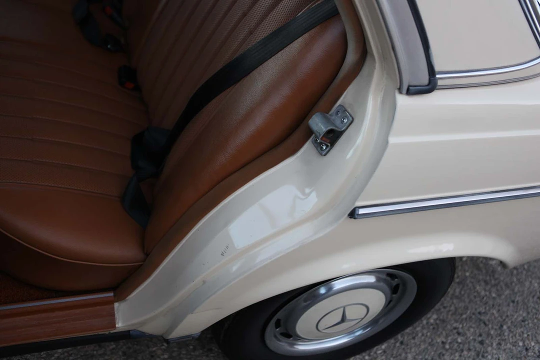 1978 Mercedes-Benz W123 Sedan - Image 19 of 31