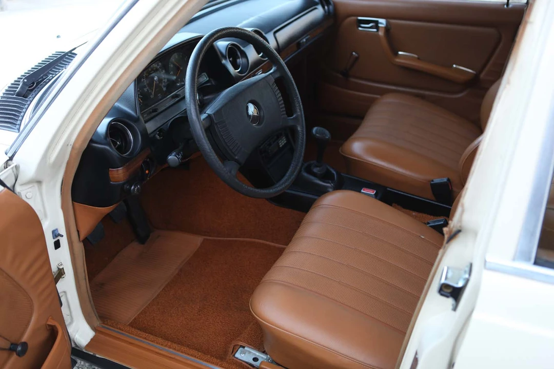 1978 Mercedes-Benz W123 Sedan - Image 21 of 31