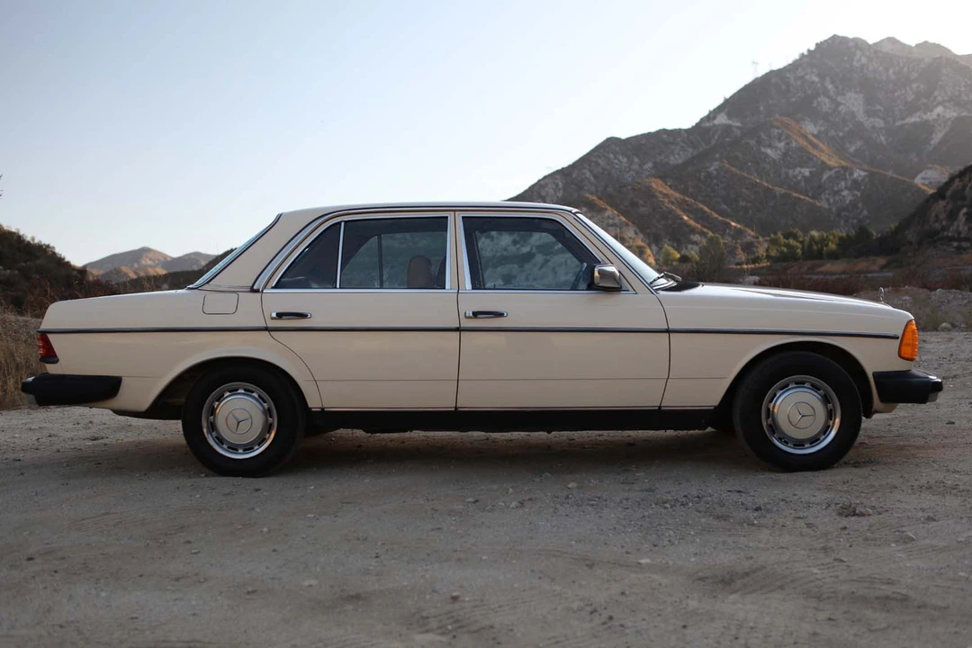1978 Mercedes-Benz W123 Sedan - Image 11 of 31