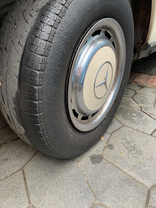 1978 Mercedes-Benz W123 Sedan - Image 17 of 31
