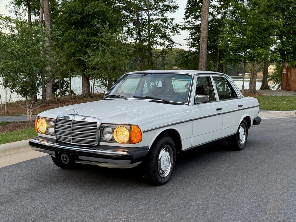 1978 Mercedes-Benz W123 Sedan - Image 2 of 31