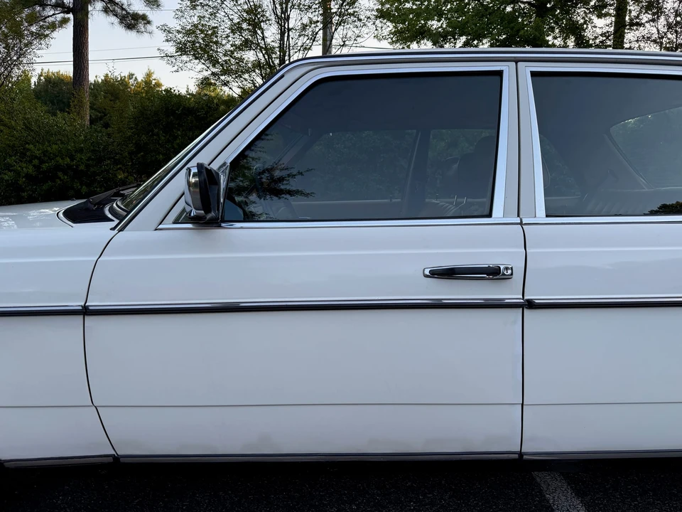 1978 Mercedes-Benz W123 Sedan - Image 13 of 31