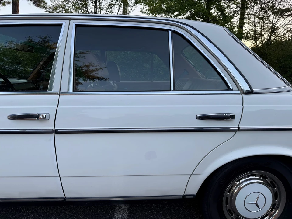 1978 Mercedes-Benz W123 Sedan - Image 14 of 31