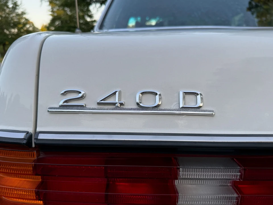 1978 Mercedes-Benz W123 Sedan - Image 18 of 31