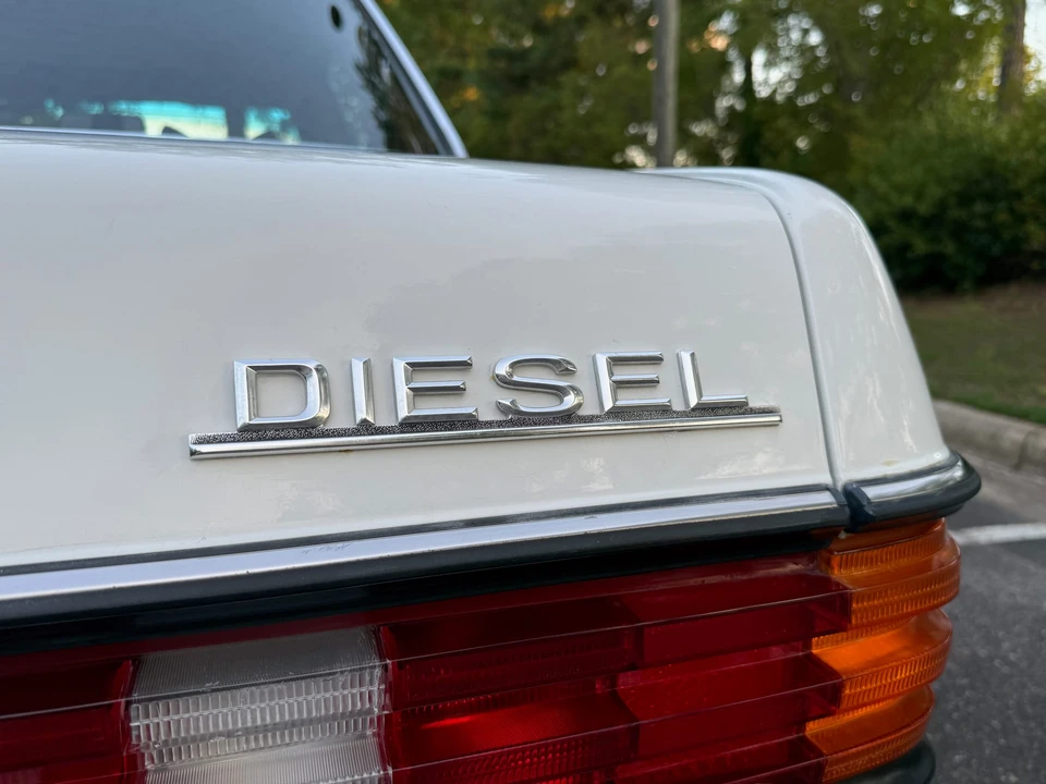 1978 Mercedes-Benz W123 Sedan - Image 19 of 31