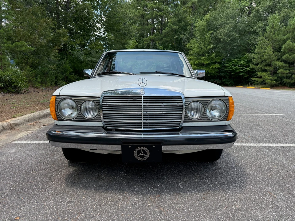 1978 Mercedes-Benz W123 Sedan - Image 3 of 31