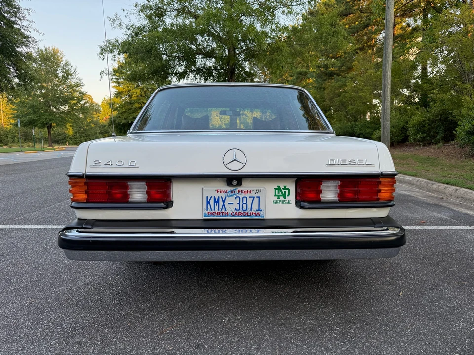 1978 Mercedes-Benz W123 Sedan - Image 6 of 31