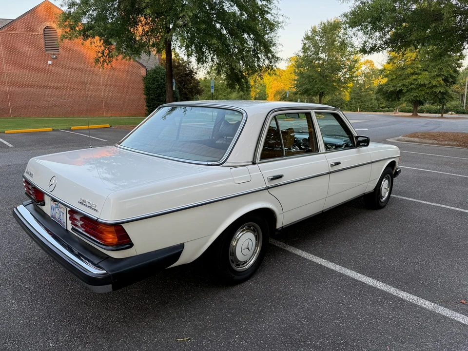 1978 Mercedes-Benz W123 Sedan - Image 7 of 31