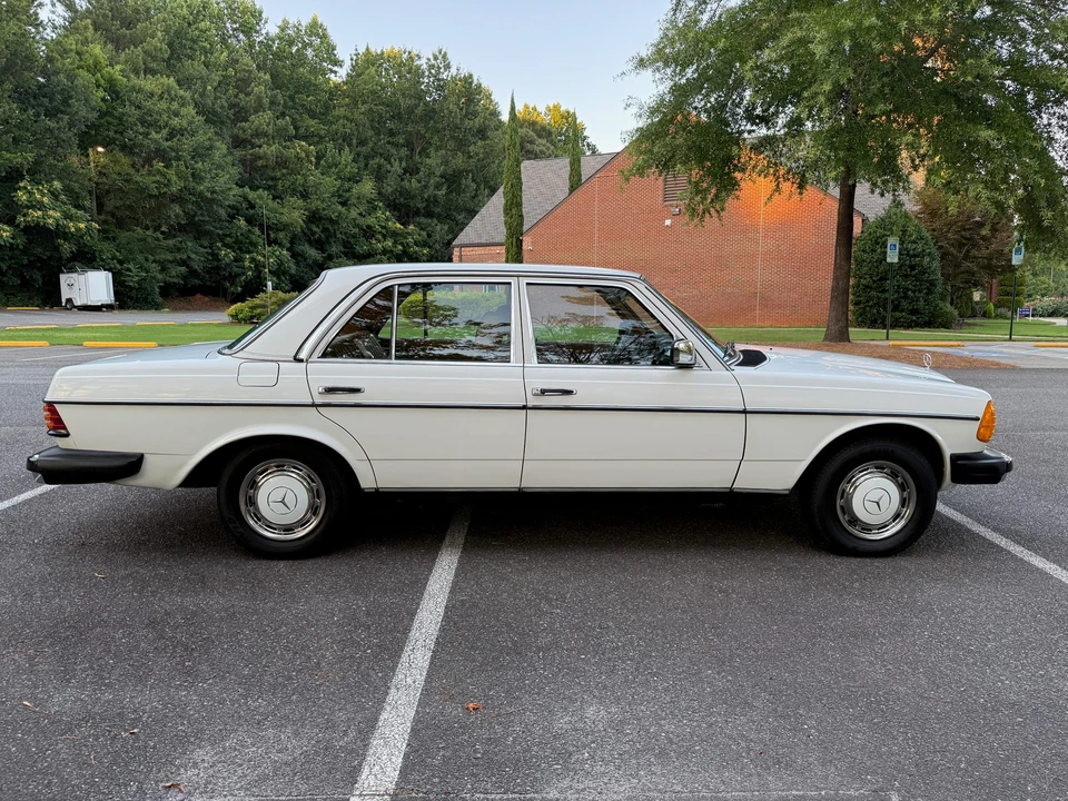 1978 Mercedes-Benz W123 Sedan - Image 5 of 31