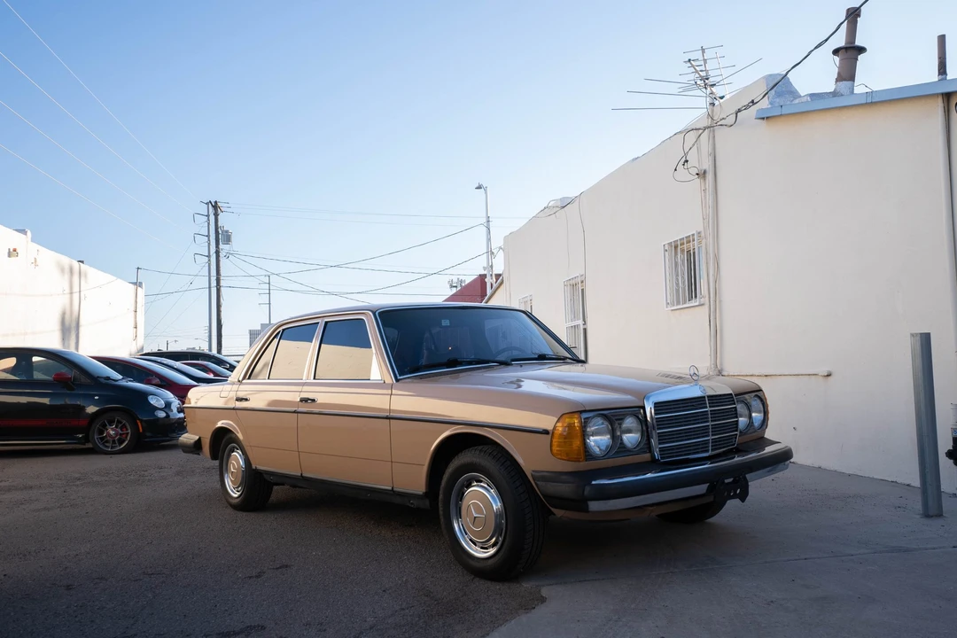 1978 Mercedes-Benz W123 Sedan - Image 2 of 31