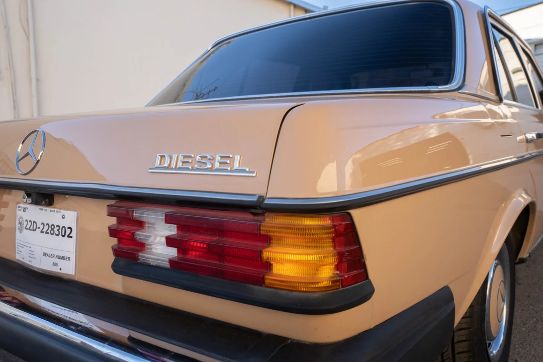 1978 Mercedes-Benz W123 Sedan - Image 15 of 31