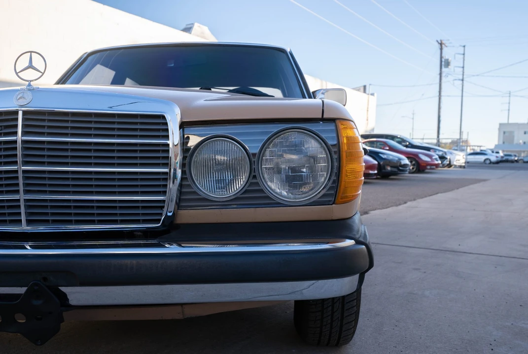 1978 Mercedes-Benz W123 Sedan - Image 10 of 31