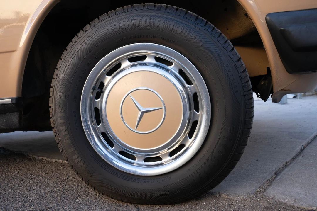 1978 Mercedes-Benz W123 Sedan - Image 21 of 31