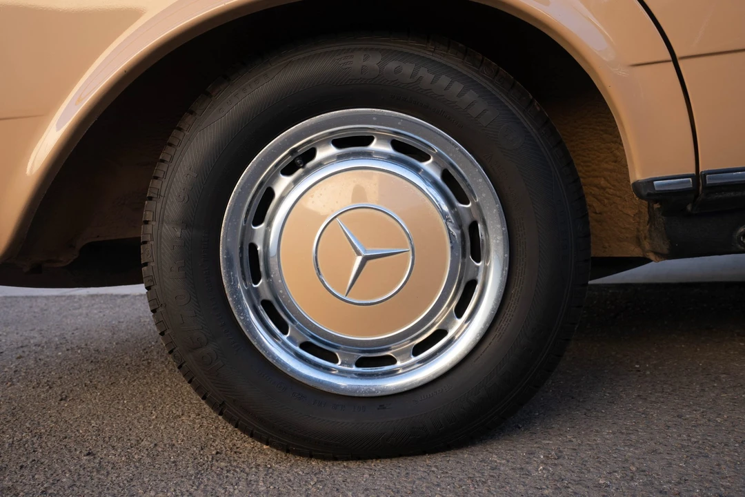 1978 Mercedes-Benz W123 Sedan - Image 22 of 31