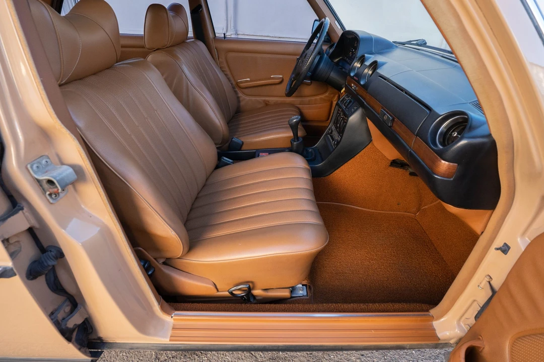 1978 Mercedes-Benz W123 Sedan - Image 28 of 31